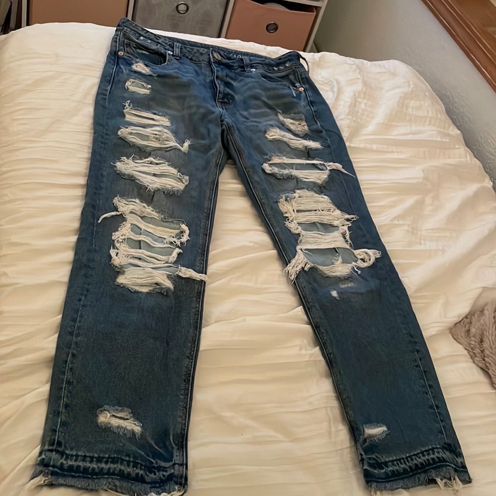 American eagle ripped jeans